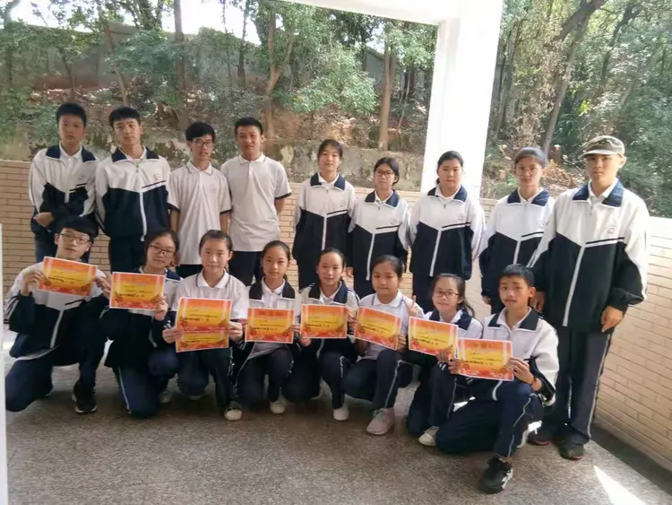 瓦朗谢纳团结一心，主场喜迎胜利